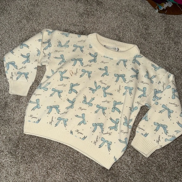 Tangiers Vintage White Sweater with Blue Bow Pattern size M - Picture 2 of 4